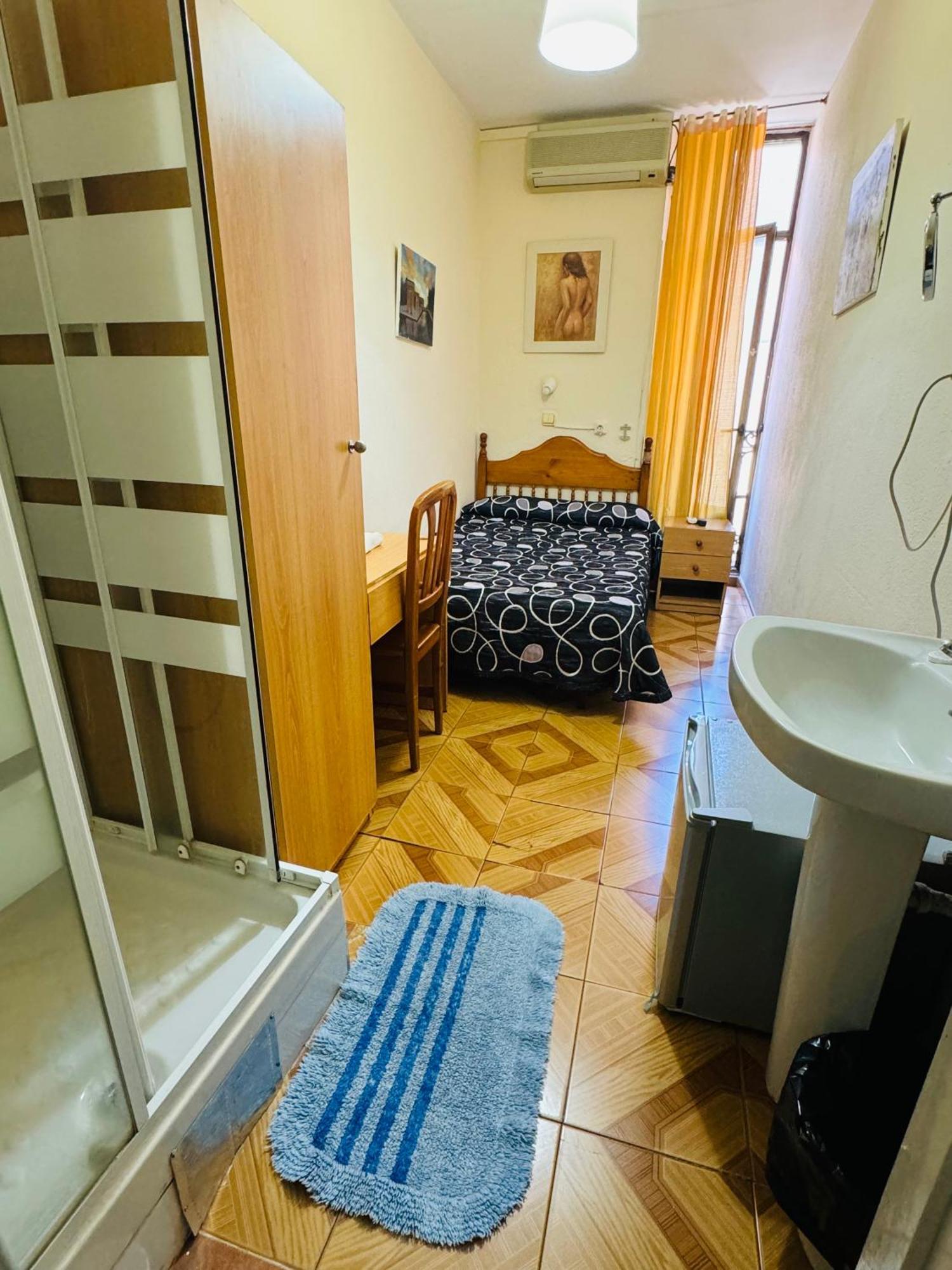 Hostal Fuentesol Madrid Exterior foto