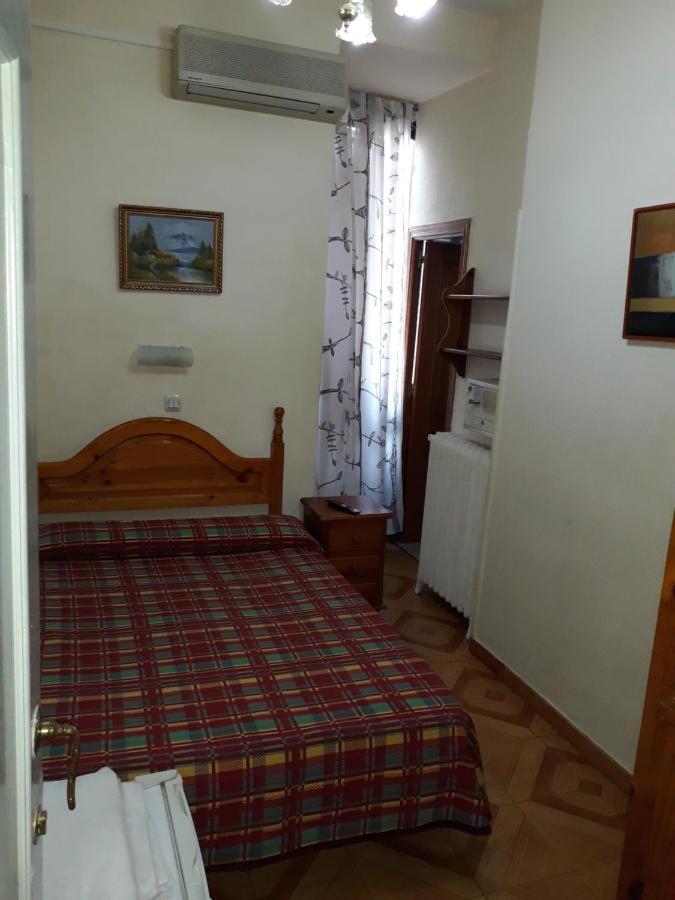 Hostal Fuentesol Madrid Exterior foto